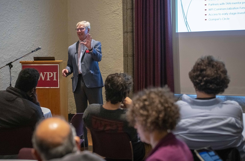 Todd Keiller speaks to students about patents and tech commercialization