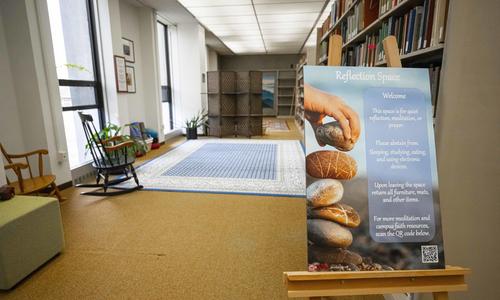 the designated reflection space in Gordon Library, with a large rug