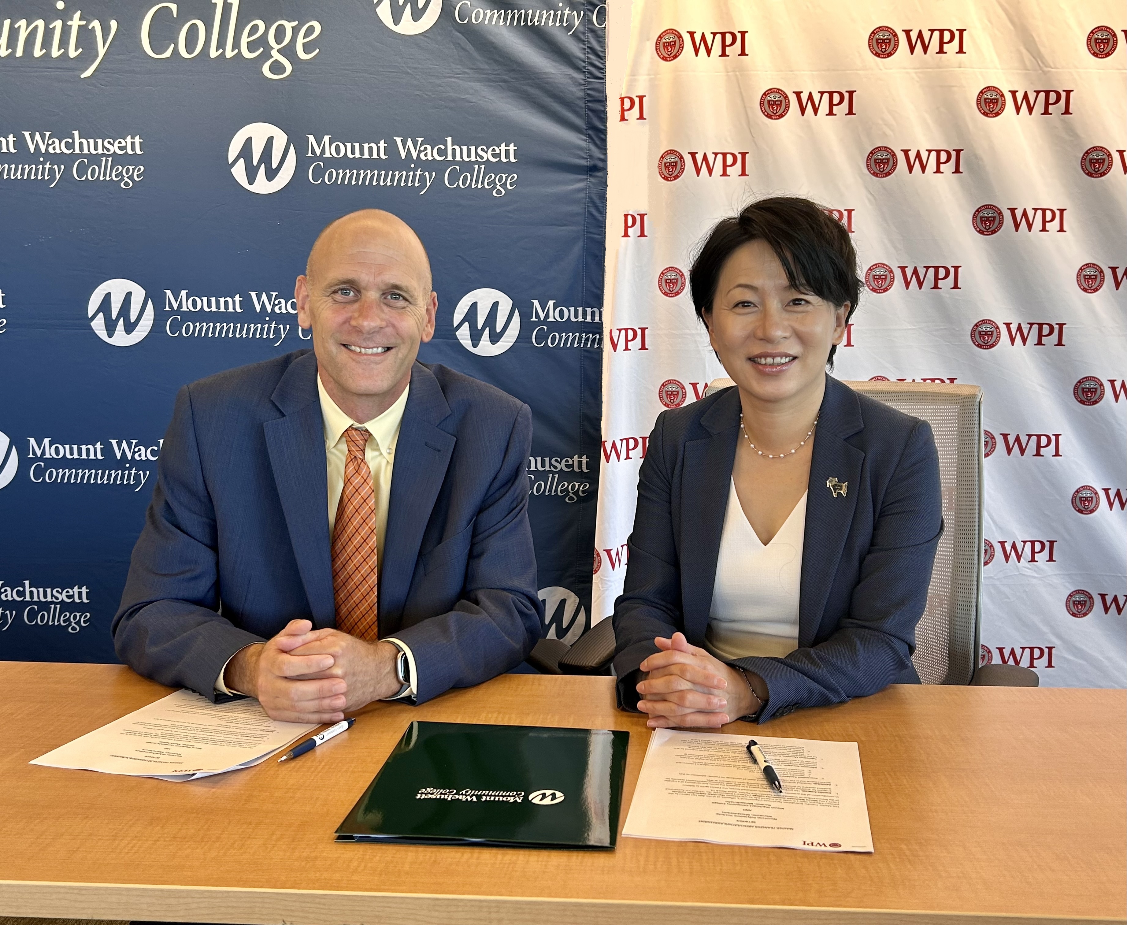 MWCC and WPI President’s signing agreement