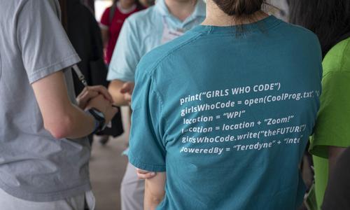 the back of a young woman wearing a blue/green tshirt