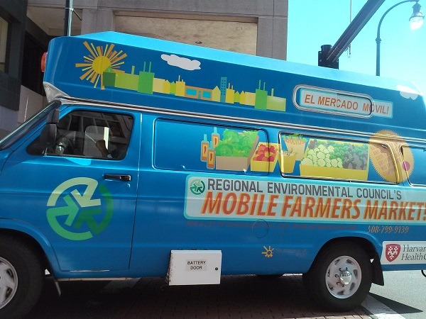 A WPI project team designed a solar-powered refrigeration system for the Regional Environmental Council’s mobile farmers market.